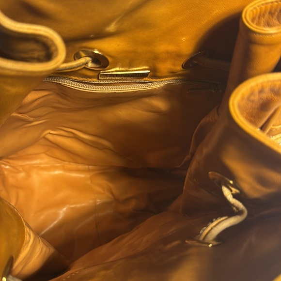 Battaglia Italy Leather Hobo - Picture 4 of 4